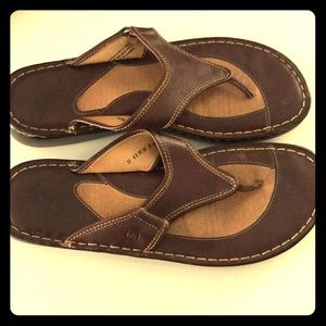 Born brown learher sandals